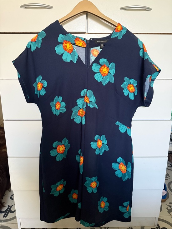Banana Republic Dresses & Skirts - Banana Republic Navy Floral V-Neck Short-Sleeve Dress with Teal & Orange Blooms